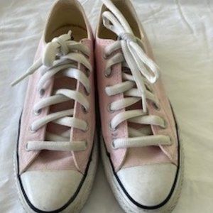 Converse-Chuck Taylors